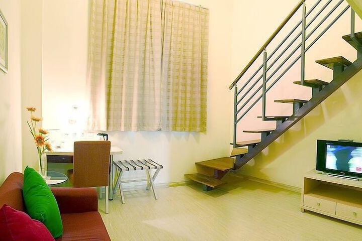 Room 8 of 11