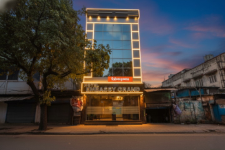 Exterior of Hotel Embassy Grand