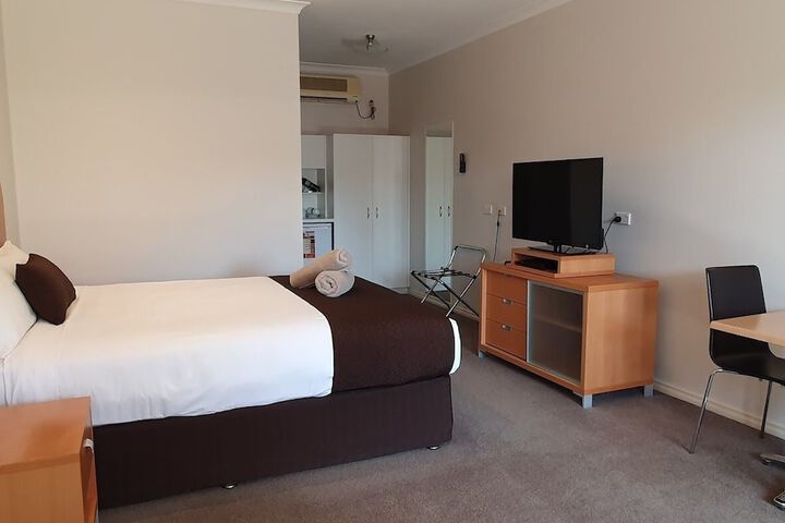 Room 3 of 32