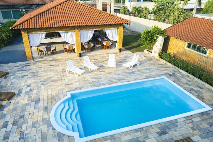 Pool 10 of 17