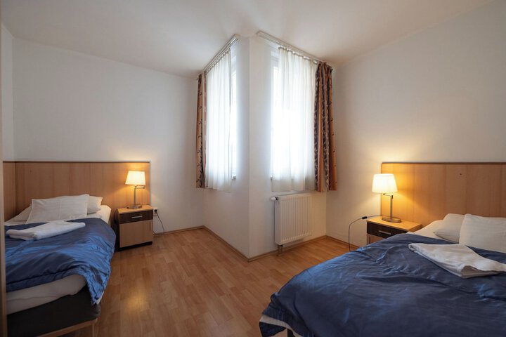 Room 10 of 36