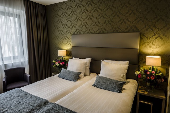 Room 4 of 68
