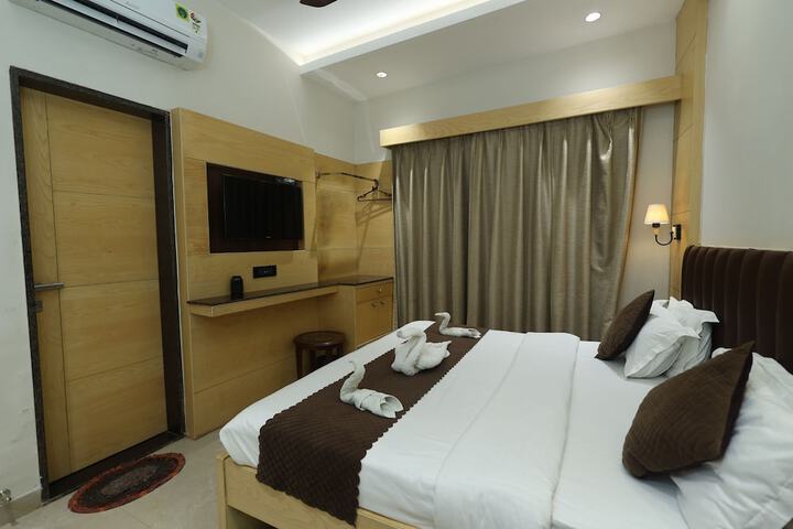 Room 44 of 136