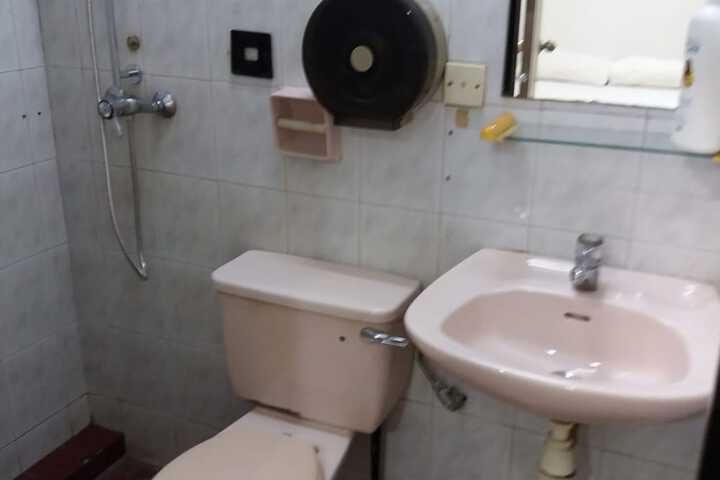 Room 14 of 28