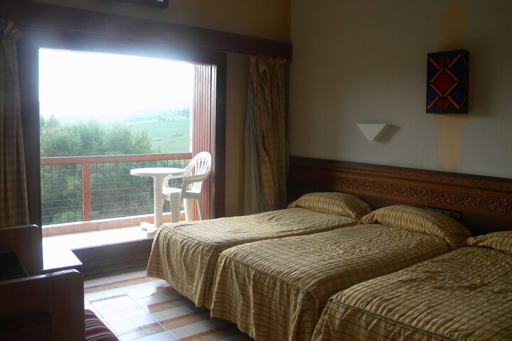 Room 10 of 32