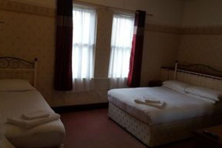 Room 2 of 6