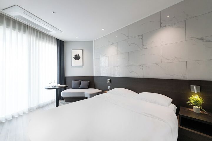 Room 25 of 46