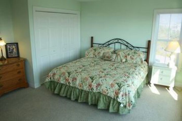 Room 6 of 13