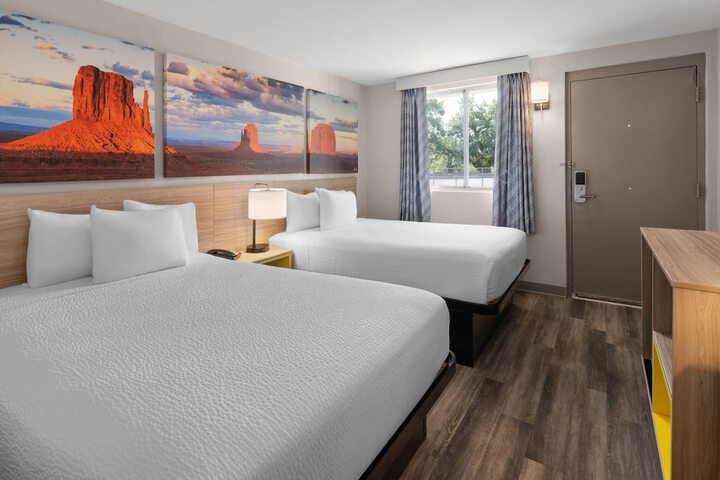 Room 8 of 36
