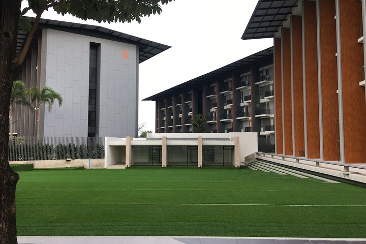 Hotel Exterior 43 of 44