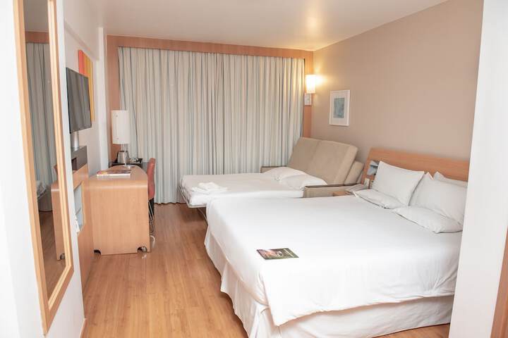 Room 5 of 143