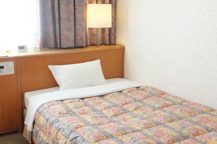 Room 7 of 105