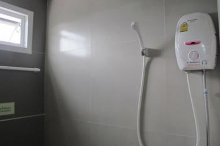 Room 6 of 18