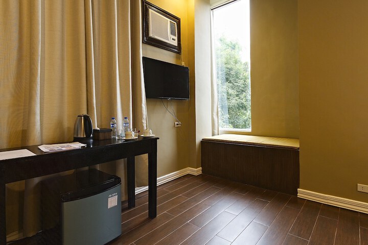 Room 4 of 32