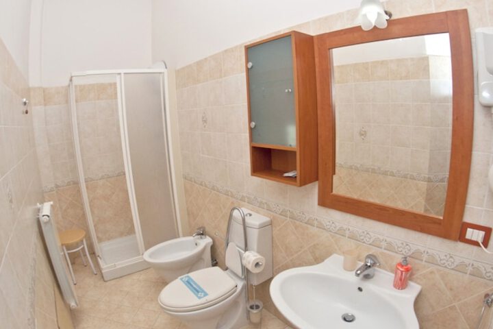 Room 16 of 28