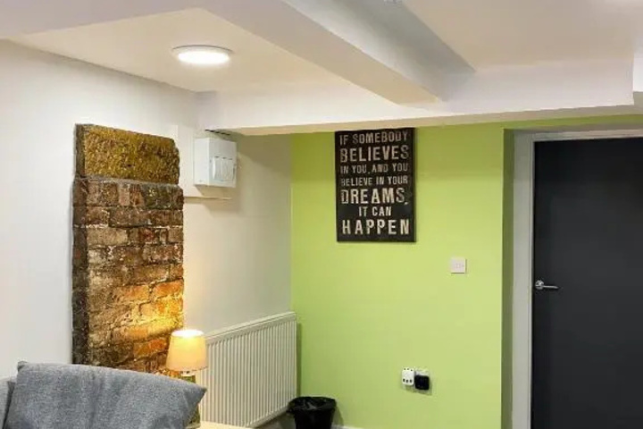 Room 9 of 16