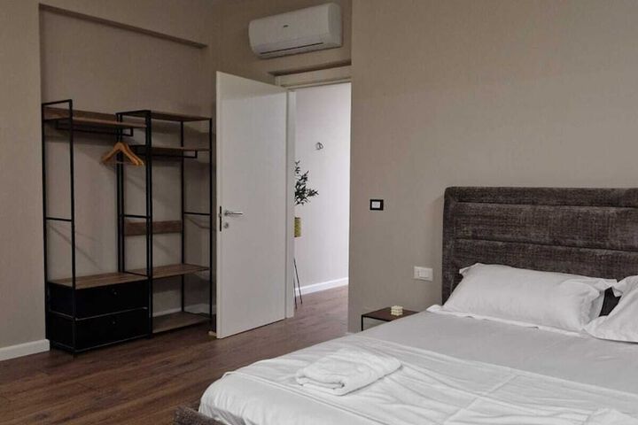 Room 10 of 48