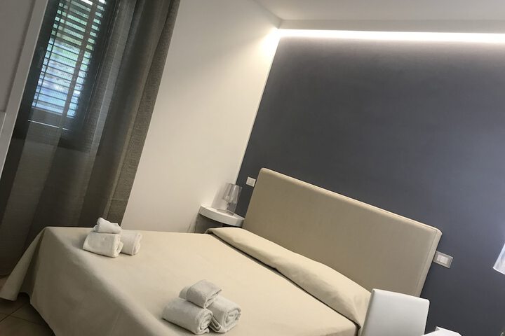 Room 2 of 37