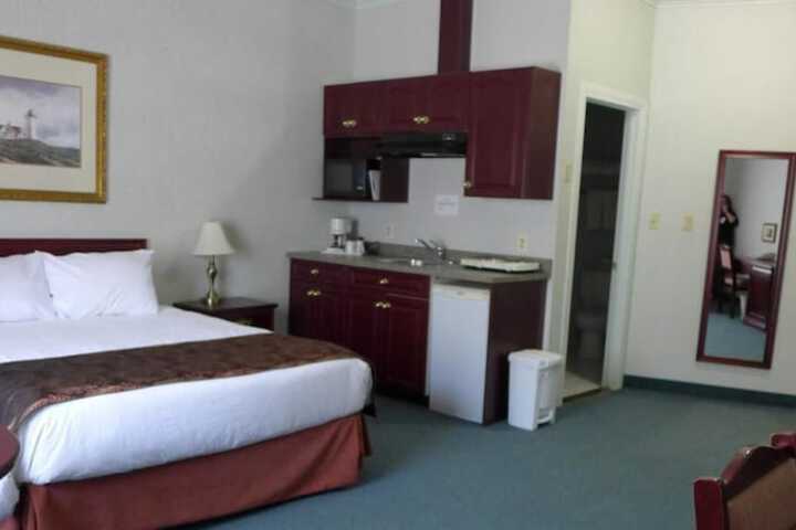 Room 10 of 28