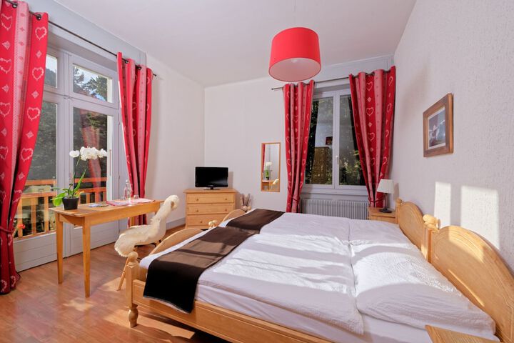 Room 5 of 32