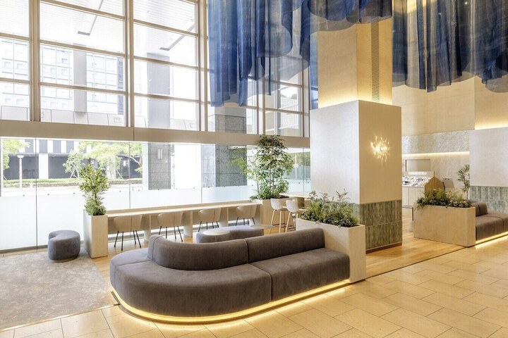 Entrance & Lobby