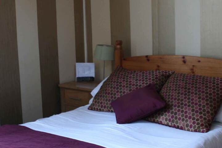 Room 5 of 100