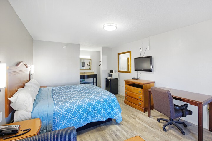1 King Bed (1 of 7)