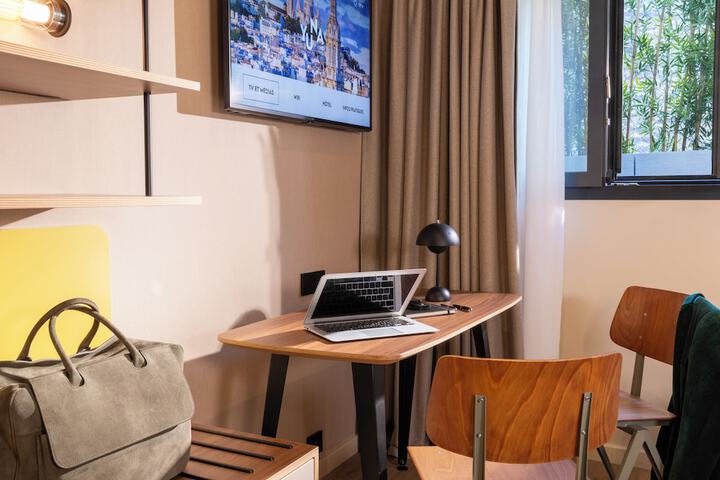Room 43 of 203