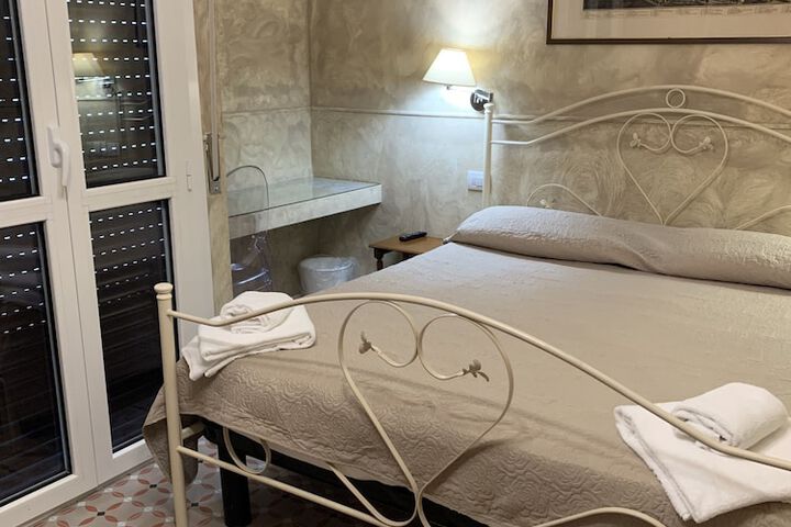 Room 12 of 50