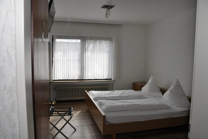Room 5 of 13