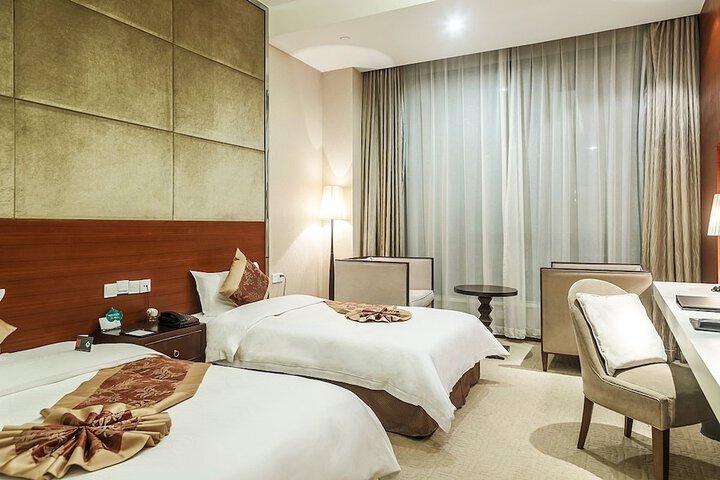 Room 10 of 77