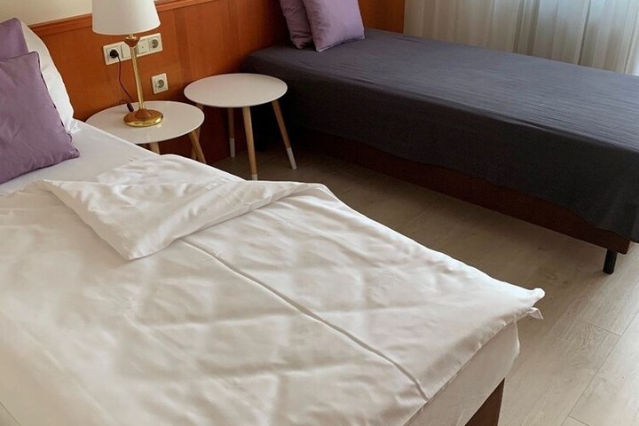 Room 4 of 51