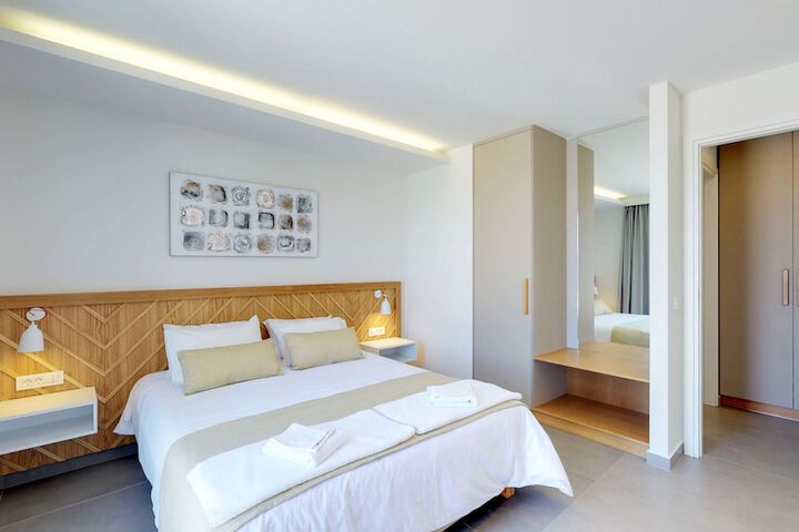 Room 7 of 82