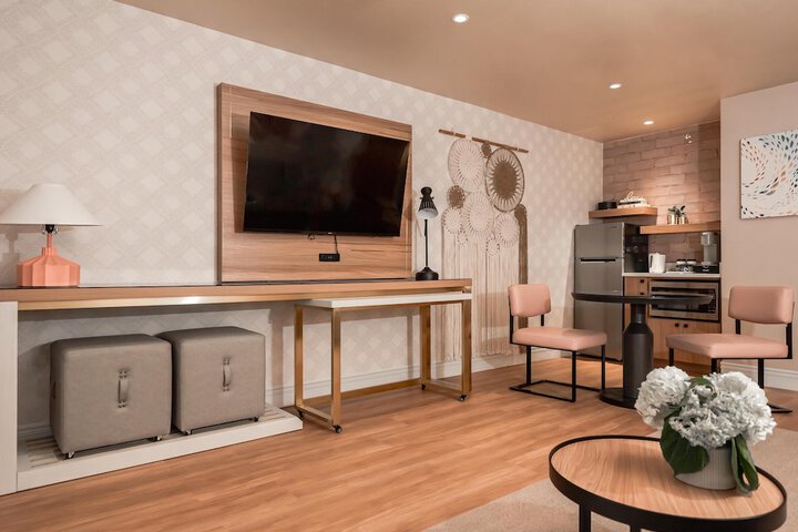 Room 25 of 48