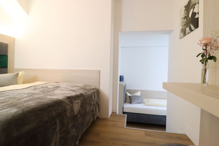 Room 6 of 65