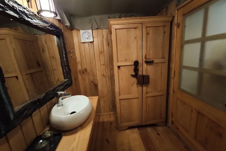 Room 15 of 37