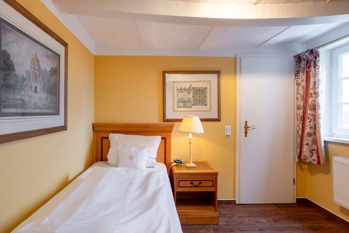 Room 16 of 68