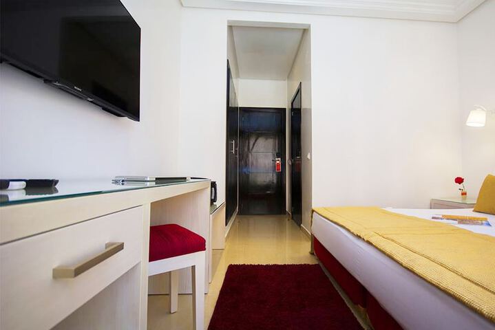 Room 15 of 77