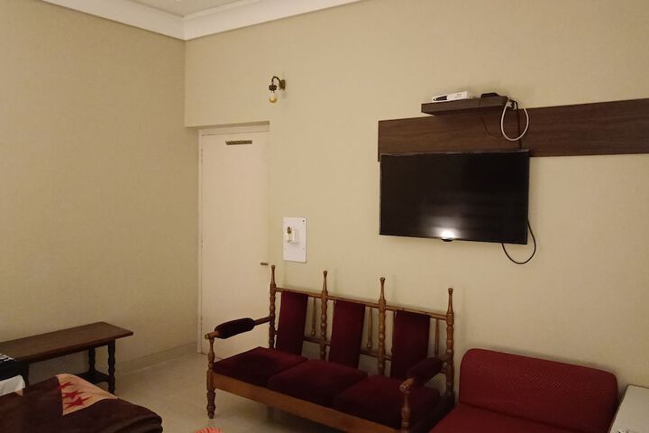 Room 4 of 12