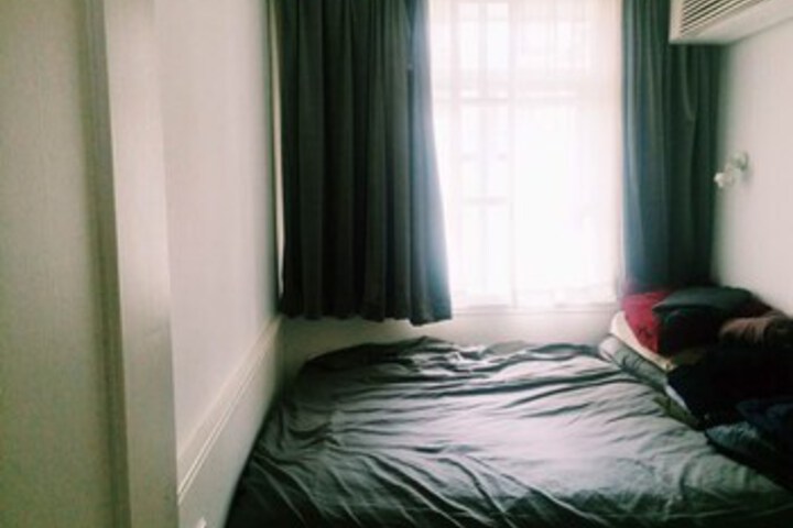 Room 16 of 19