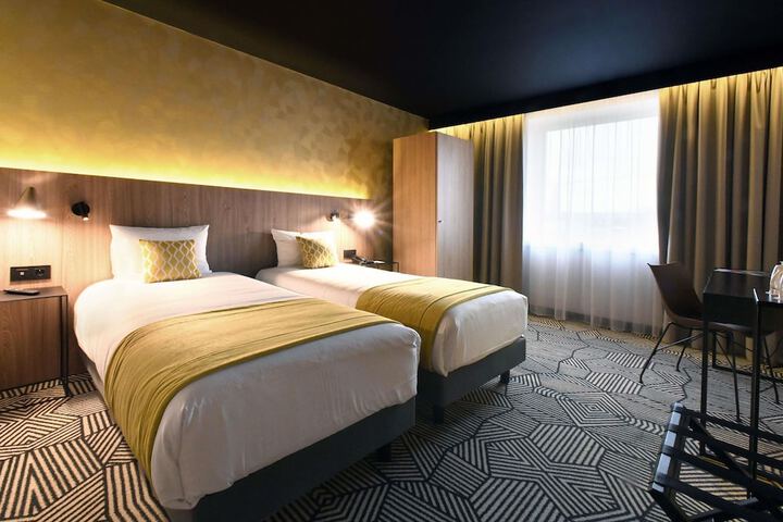 Room 5 of 105