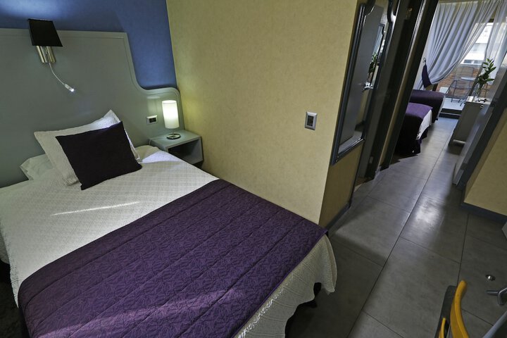 Room 5 of 18