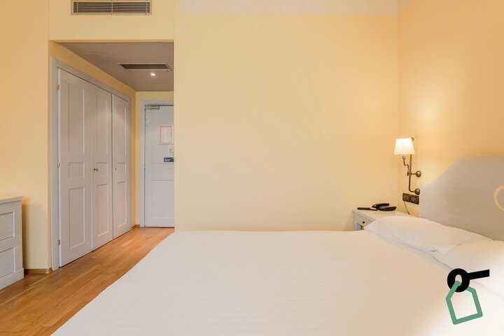 Room 7 of 27