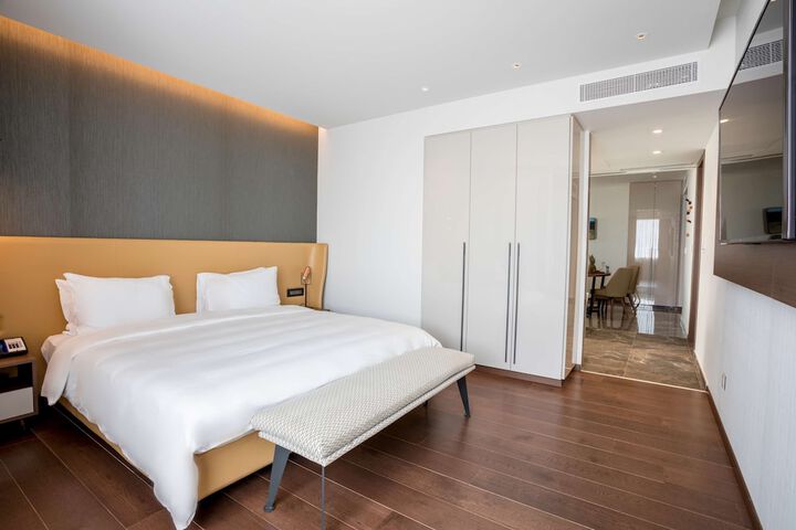 Room 18 of 165