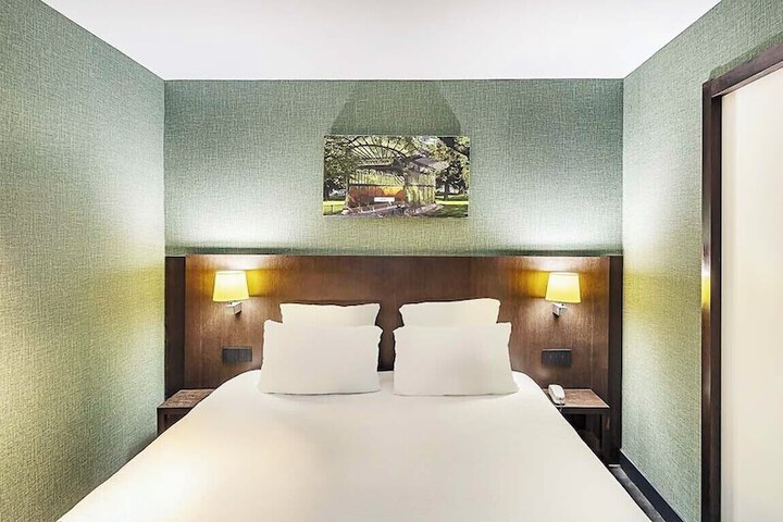 Room 62 of 103