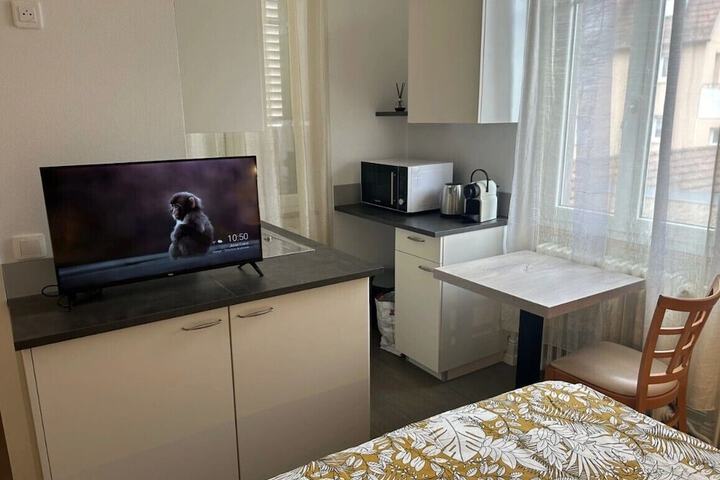 Room 6 of 27