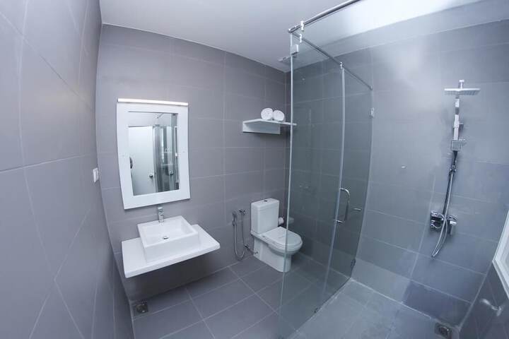 Room 16 of 25