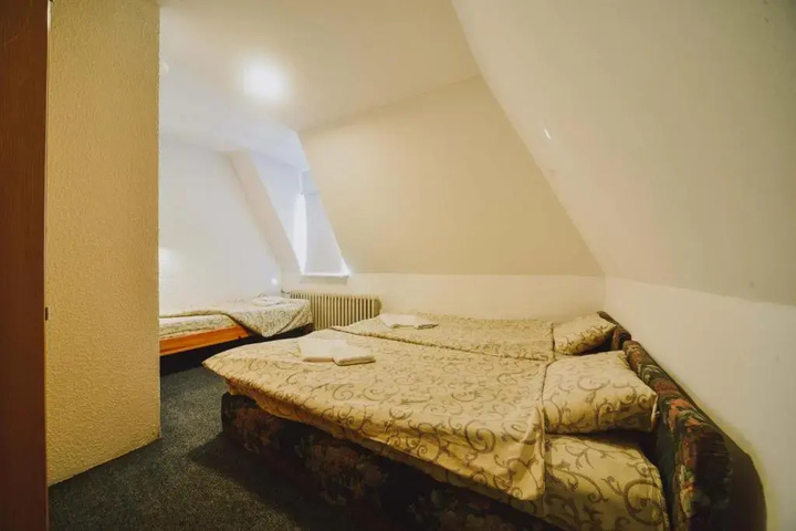 Room 2 of 8