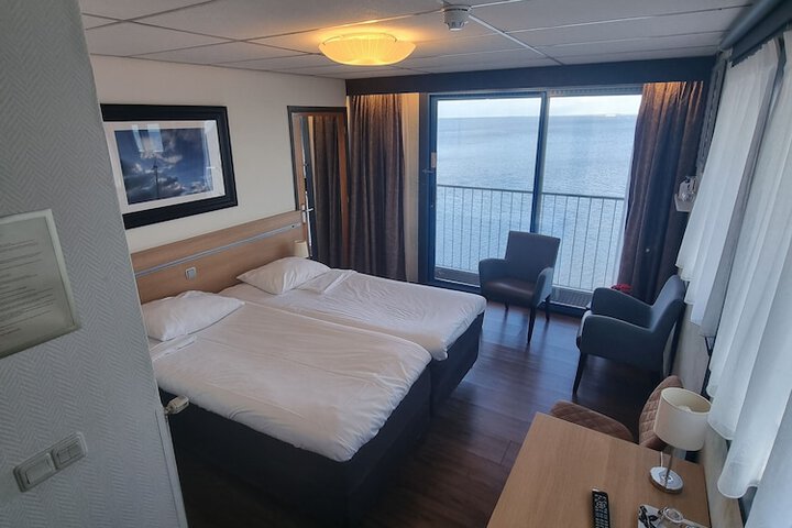 Room 8 of 32