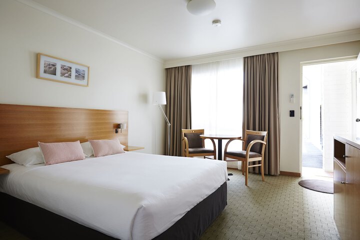 Room 5 of 32